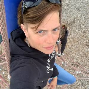 Meet your Posher, Caitlin